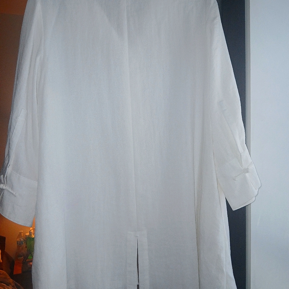 100% linen top shirt, with linen buttons infront.